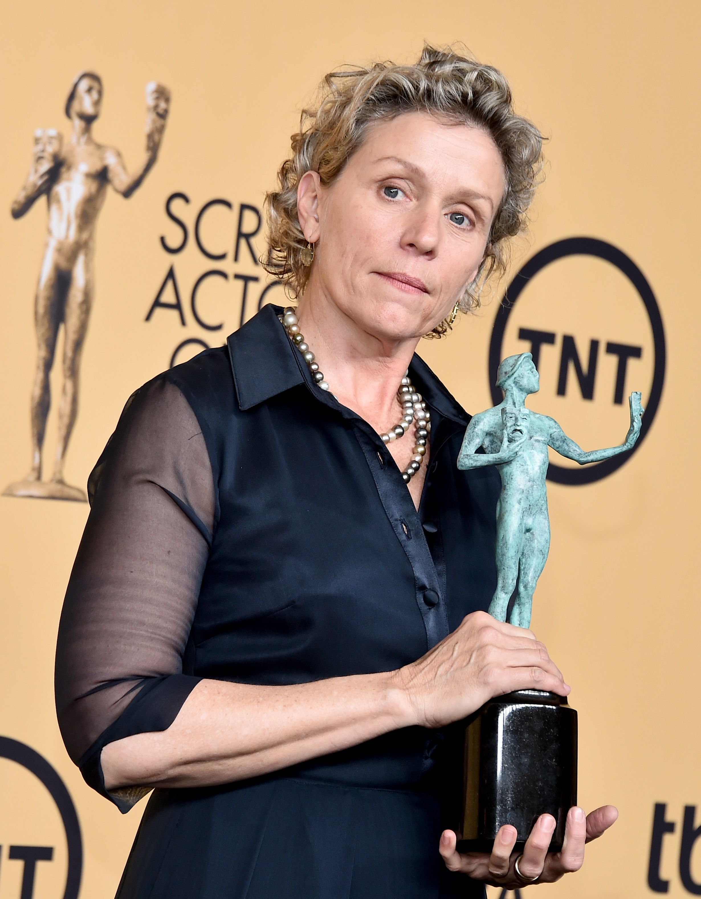 Frances McDormand and her SAG Award for Best Actress in a Mi Cultjer