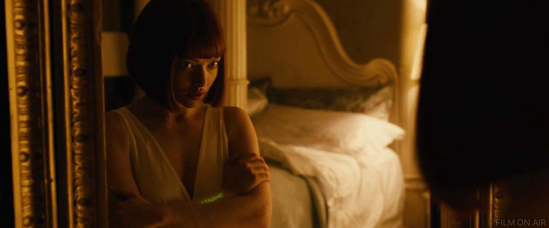 Amanda Seyfried Arms
 in In Time in In Time