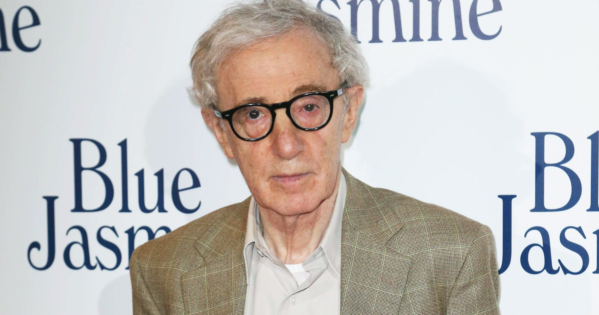 Вуди аллен фильмография. Вуди Аллен 2022. Голливуд против Вуди Аллена. Woody Allen Cast. Дилан Фэрроу безмолвные книга.