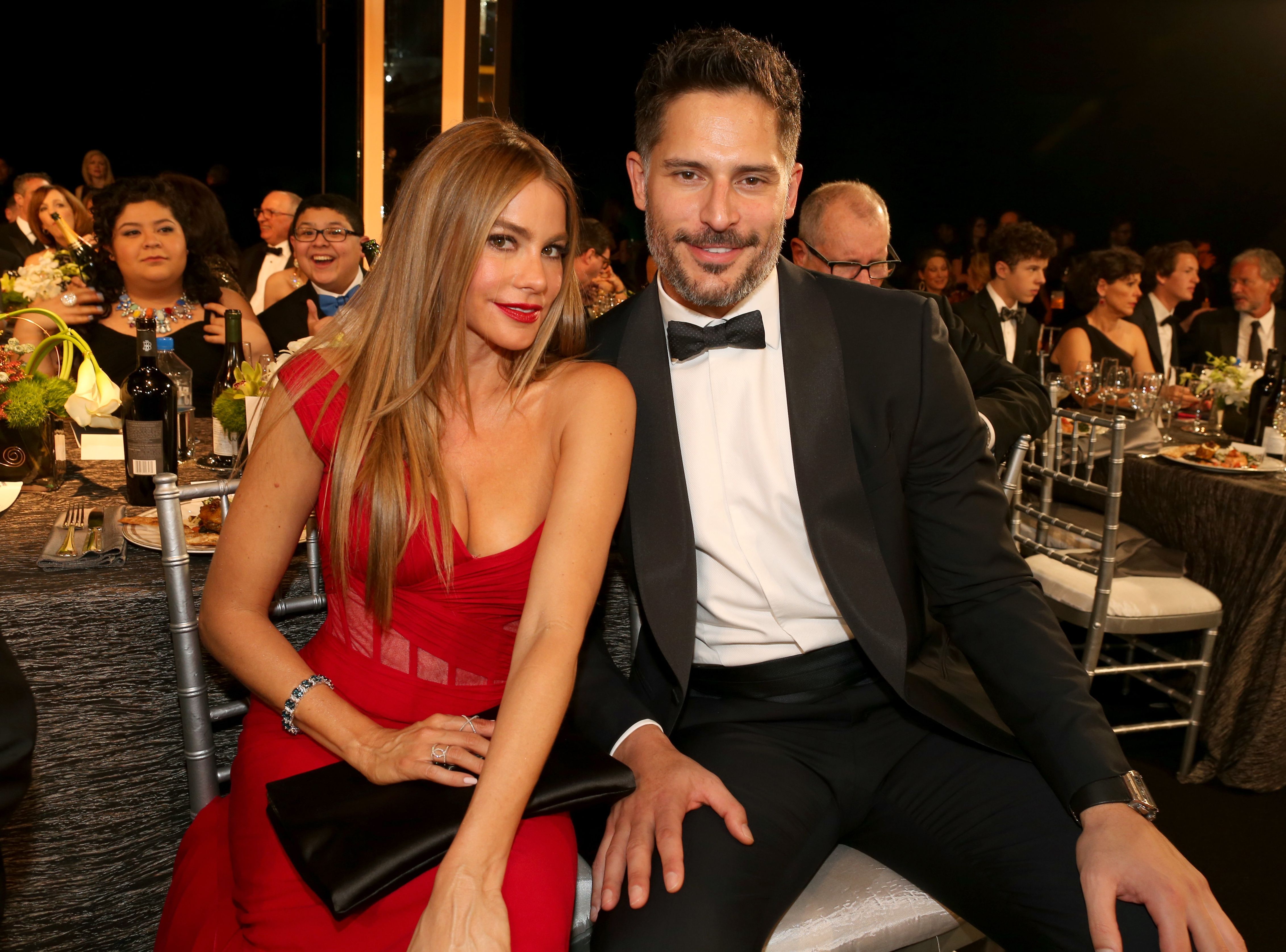 Sofía Vergara at 2015 SAG Awards, Rico Rodriguez photobombs