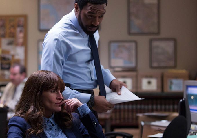 First Look at Chiwetel Ejiofor and Julia Roberts In &#039;The Sec