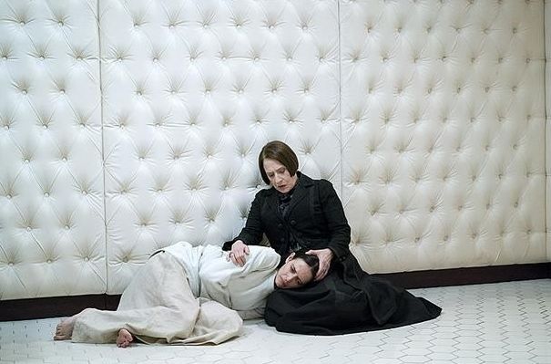 First glimpse of Penny Dreadful Season 3 featuring Vanessa Ives (Eva Green) and Dr. Seward (Patti LuPone)