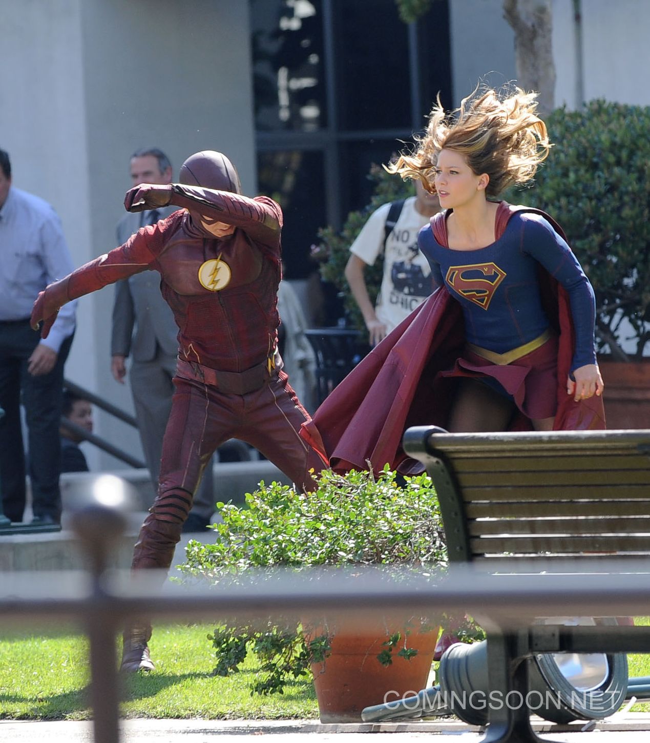 First Set Photos From Flash Supergirl Crossover Cultjer