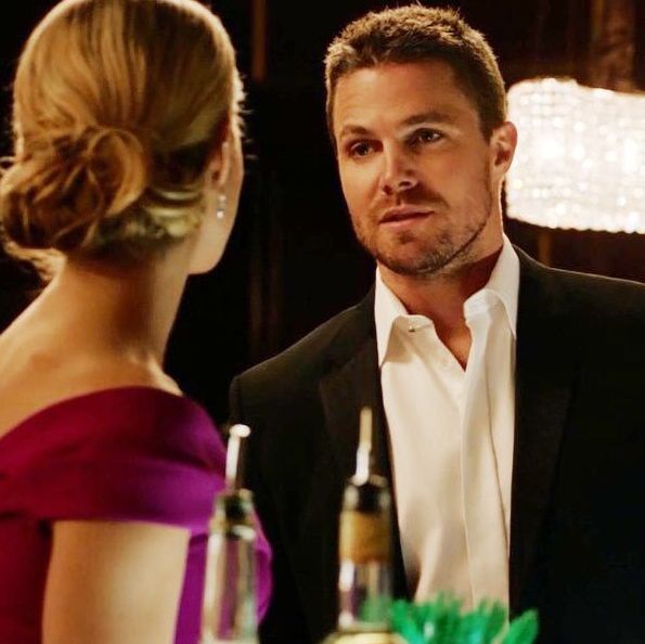 Oliver Queen and Felicity Smoak at Hub City casino