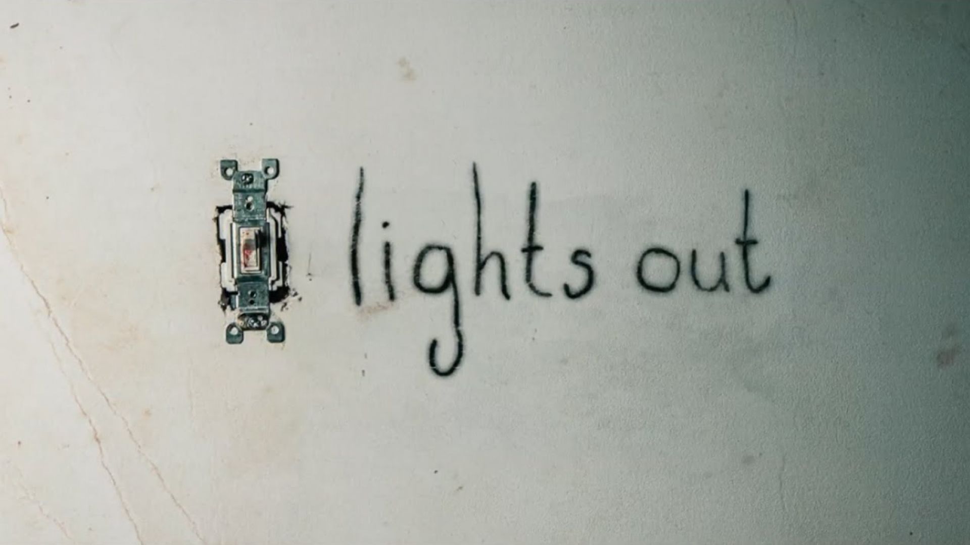 Official Trailer for &#039;Lights Out&#039;